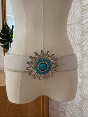 Vera Pelle White Belt with Turquoise Sunburst Buckle